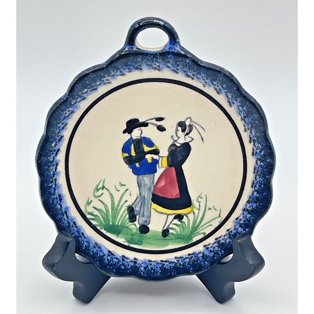Henriot Quimper Wall Plaque Medallion Petit Breton Courting Couple 4.5" RARE